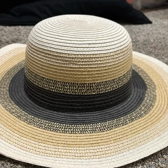 Sunhat - Picture 2 of 2